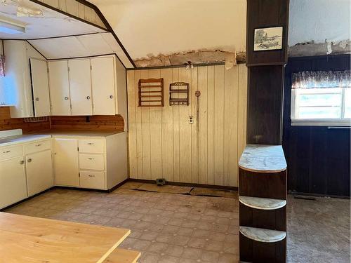 1 St Ave, Rural Clear Hills County, AB - Indoor Photo Showing Kitchen