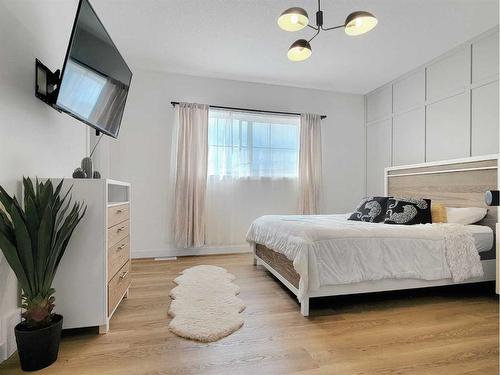 11424 107 Avenue, Grande Prairie, AB - Indoor Photo Showing Bedroom