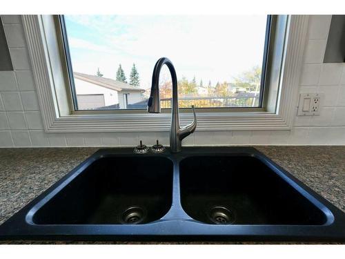 8218 102 Avenue, Peace River, AB - Indoor Photo Showing Kitchen With Double Sink