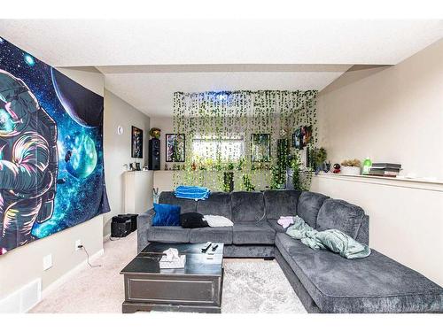 8844 75 Avenue, Grande Prairie, AB - Indoor Photo Showing Living Room