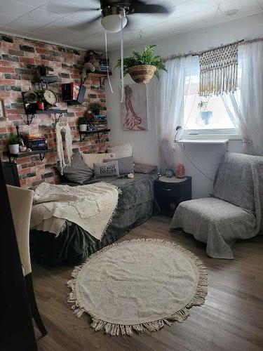 109 Central Avenue Sw, Falher, AB - Indoor Photo Showing Bedroom