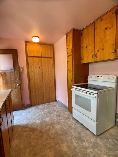 5501 47Th Street, High Prairie, AB - Indoor Photo Showing Kitchen