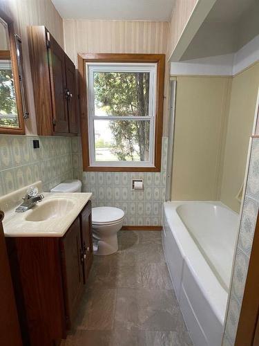 5501 47Th Street, High Prairie, AB - Indoor Photo Showing Bathroom