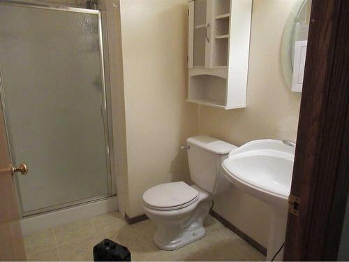 4411 51 Avenue, Valleyview, AB - Indoor Photo Showing Bathroom