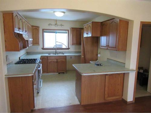 4411 51 Avenue, Valleyview, AB - Indoor Photo Showing Kitchen With Double Sink