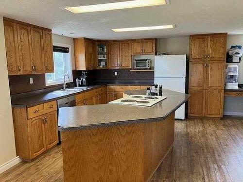 925082-232 Range Road, Rural Northern Lights, County Of, AB - Indoor Photo Showing Kitchen With Double Sink