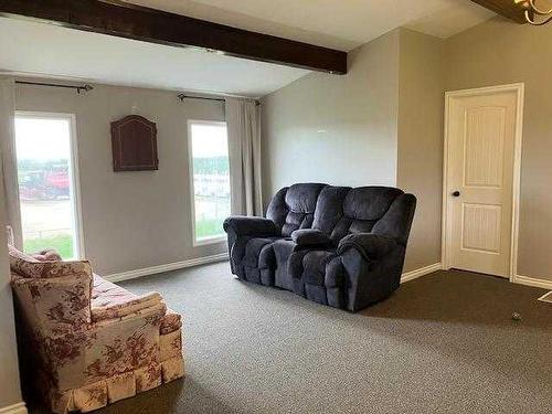 925082-232 Range Road, Rural Northern Lights, County Of, AB - Indoor Photo Showing Living Room