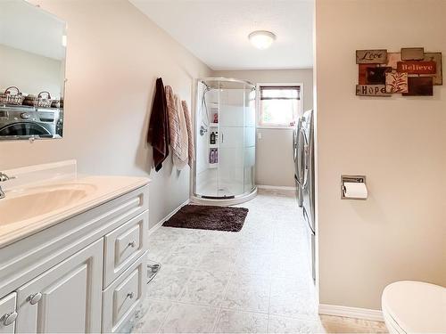 79509 Highway 2, Rural Smoky River No. 130, M.D. Of, AB - Indoor Photo Showing Bathroom