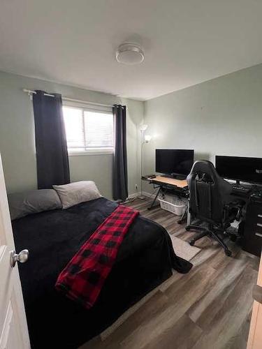 10015 100 Street, High Level, AB - Indoor Photo Showing Bedroom