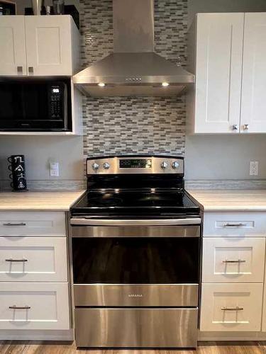 10015 100 Street, High Level, AB - Indoor Photo Showing Kitchen