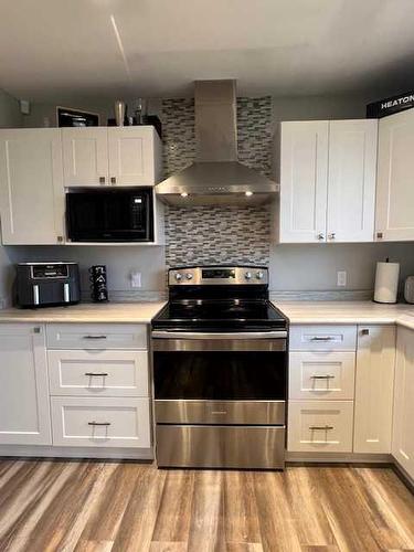 10015 100 Street, High Level, AB - Indoor Photo Showing Kitchen