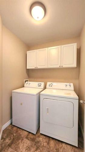 7006 113 Street, Grande Prairie, AB - Indoor Photo Showing Laundry Room