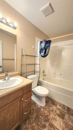 7006 113 Street, Grande Prairie, AB - Indoor Photo Showing Bathroom