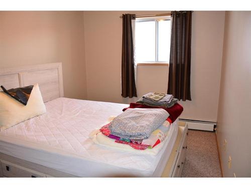 101-215-10118 100 Avenue, Peace River, AB - Indoor Photo Showing Bedroom