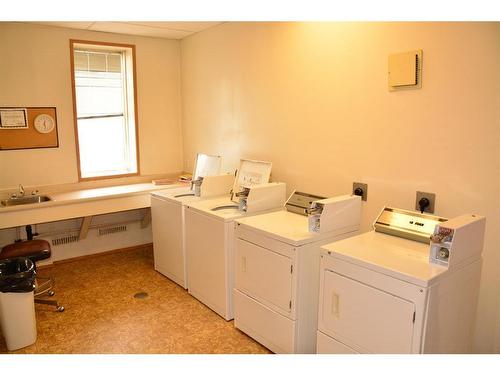 101-215-10118 100 Avenue, Peace River, AB - Indoor Photo Showing Laundry Room