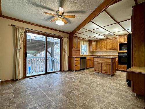 515 7 Avenue, Beaverlodge, AB - Indoor Photo Showing Kitchen