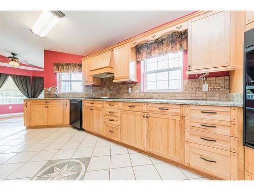 5-720075 Road 95 Range North, Rural Grande Prairie No. 1, County Of, AB - Indoor Photo Showing Kitchen