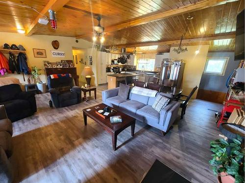 863036 Range Road 242, Rural Northern Lights, County Of, AB - Indoor Photo Showing Living Room