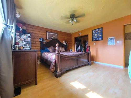 863036 Range Road 242, Rural Northern Lights, County Of, AB - Indoor Photo Showing Bedroom