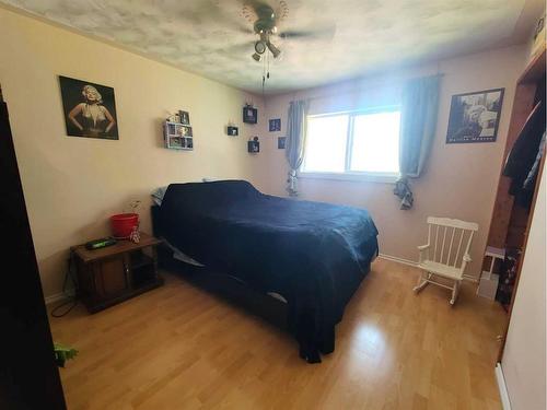 863036 Range Road 242, Rural Northern Lights, County Of, AB - Indoor Photo Showing Bedroom