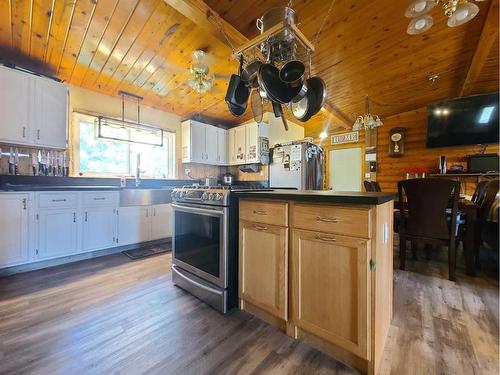 863036 Range Road 242, Rural Northern Lights, County Of, AB - Indoor Photo Showing Kitchen