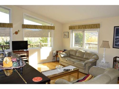 10422 90 Street, Peace River, AB - Indoor Photo Showing Living Room