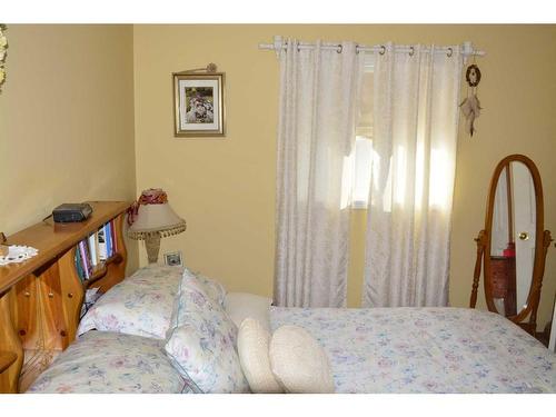 10422 90 Street, Peace River, AB - Indoor Photo Showing Bedroom