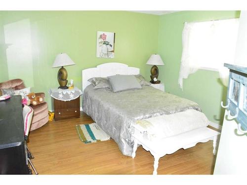 10422 90 Street, Peace River, AB - Indoor Photo Showing Bedroom