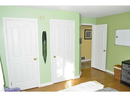 10422 90 Street, Peace River, AB - Indoor Photo Showing Bedroom