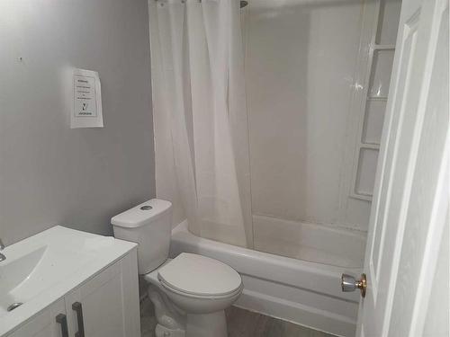 5410 51 Street, Berwyn, AB - Indoor Photo Showing Bathroom