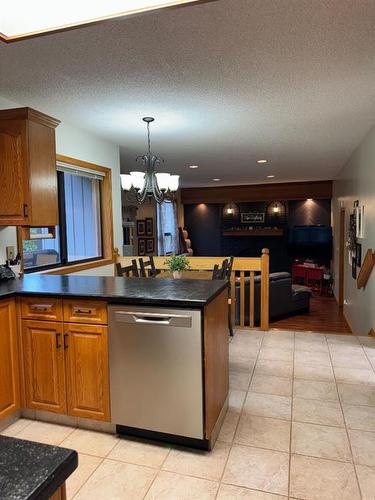 7213 96 Street, Peace River, AB - Indoor Photo Showing Kitchen