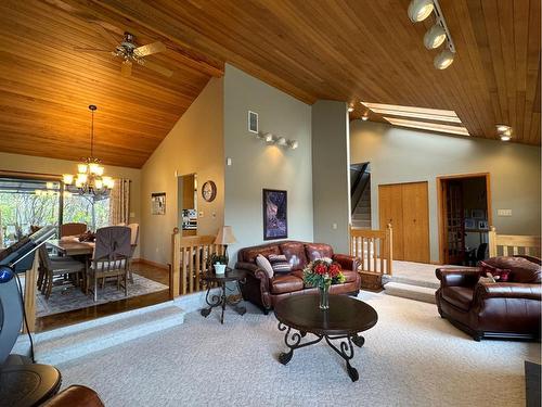 7213 96 Street, Peace River, AB - Indoor Photo Showing Living Room