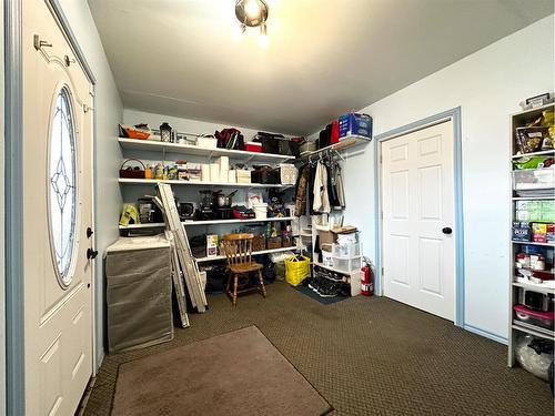 9702 101 Avenue, Clairmont, AB - Indoor