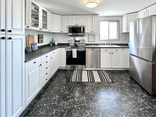 9702 101 Avenue, Clairmont, AB - Indoor Photo Showing Kitchen With Stainless Steel Kitchen