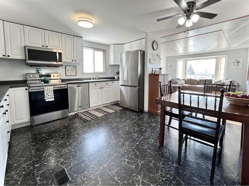 9702 101 Avenue, Clairmont, AB - Indoor Photo Showing Kitchen With Stainless Steel Kitchen