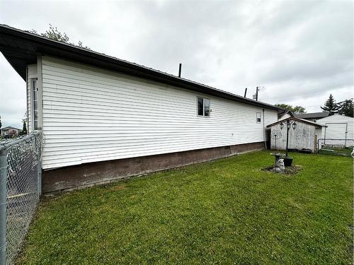 9702 101 Avenue, Clairmont, AB - Outdoor With Exterior