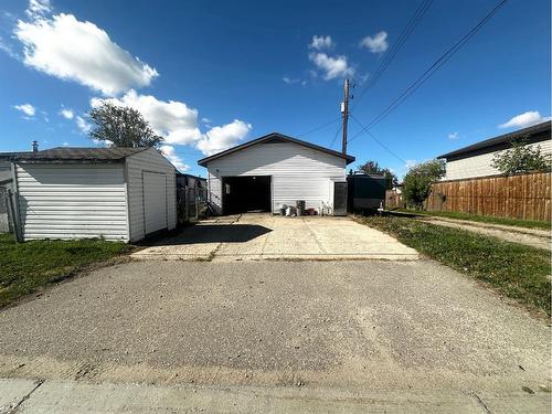 9702 101 Avenue, Clairmont, AB - Outdoor With Exterior