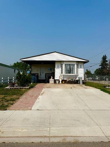 9702 101 Avenue, Clairmont, AB - Outdoor