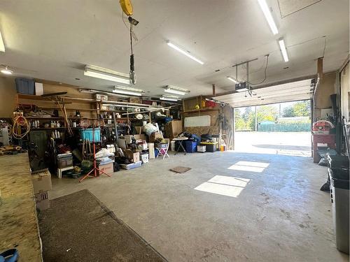 9702 101 Avenue, Clairmont, AB - Indoor Photo Showing Garage