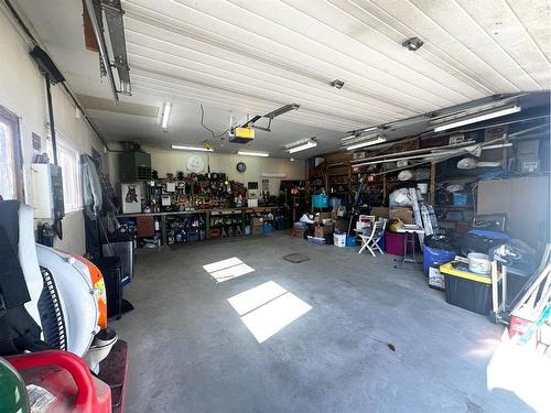 9702 101 Avenue, Clairmont, AB - Indoor Photo Showing Garage