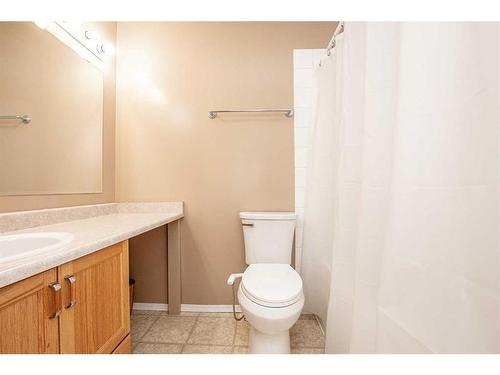 9501 Lakeland Drive, Grande Prairie, AB - Indoor Photo Showing Bathroom