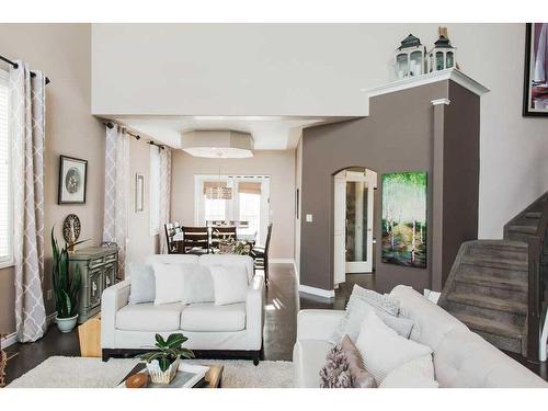 9305 Lakeshore Court, Grande Prairie, AB - Indoor Photo Showing Living Room