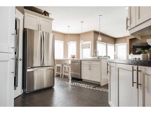 9305 Lakeshore Court, Grande Prairie, AB - Indoor Photo Showing Kitchen With Upgraded Kitchen