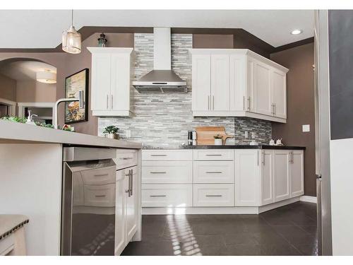 9305 Lakeshore Court, Grande Prairie, AB - Indoor Photo Showing Kitchen With Upgraded Kitchen