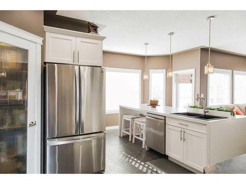 9305 Lakeshore Court, Grande Prairie, AB - Indoor Photo Showing Kitchen