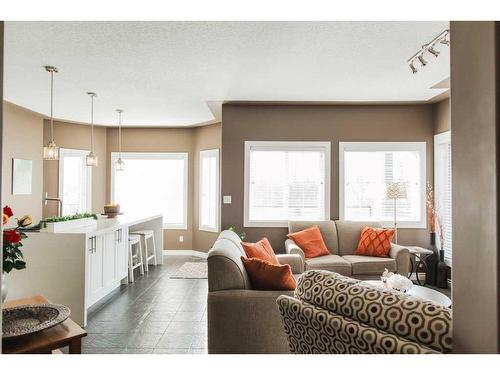 9305 Lakeshore Court, Grande Prairie, AB - Indoor Photo Showing Living Room