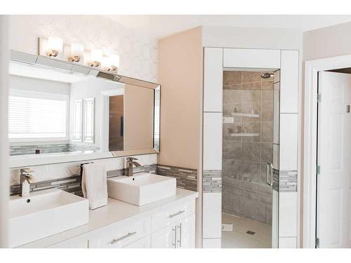 9305 Lakeshore Court, Grande Prairie, AB - Indoor Photo Showing Bathroom