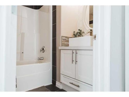 9305 Lakeshore Court, Grande Prairie, AB - Indoor Photo Showing Bathroom