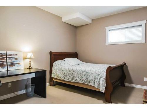 9305 Lakeshore Court, Grande Prairie, AB - Indoor Photo Showing Bedroom