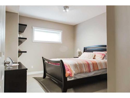 9305 Lakeshore Court, Grande Prairie, AB - Indoor Photo Showing Bedroom